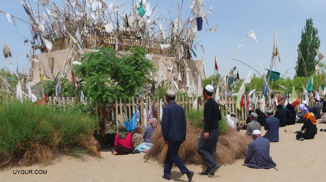 Stepping onto sacred ground: the mazar in Uyghur day-to-day life